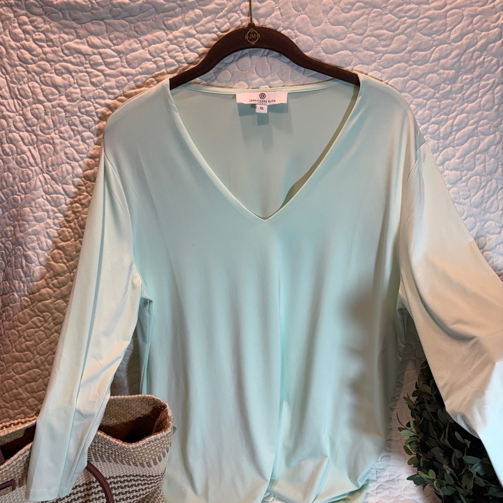 Elegant Mint V-Neck Long Sleeve Top
